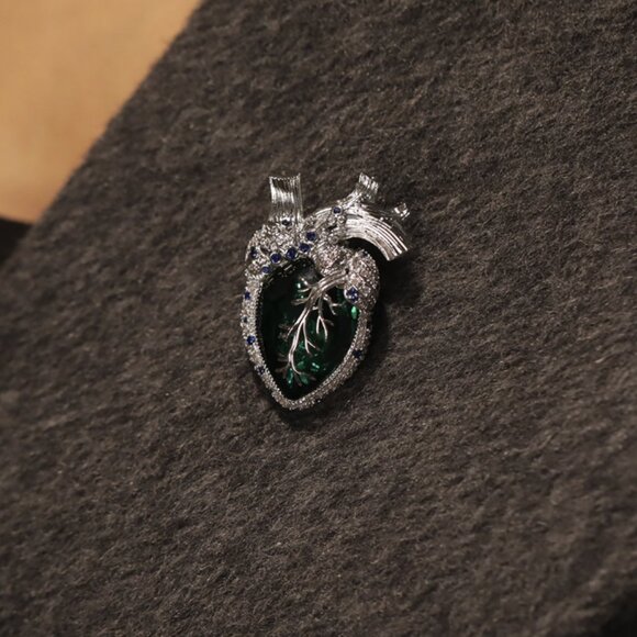 Luxury Anatomical Heart Crystal Brooch Pin - Picture 5 of 5